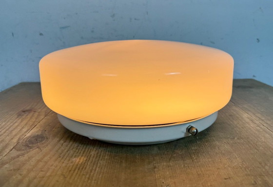 Image 1 of Vintage Sovjet plafond- of wandlamp met melkglas, jaren 80