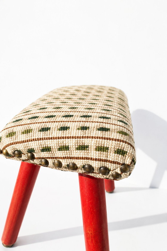 Image 1 of Vintage Mid-Century Ovale Kilim Three-Legged Stool Red Lacquered Milking 35cm