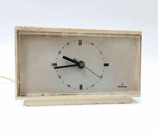 Vintage 1970s, Siemens type MU 1000 electric clock