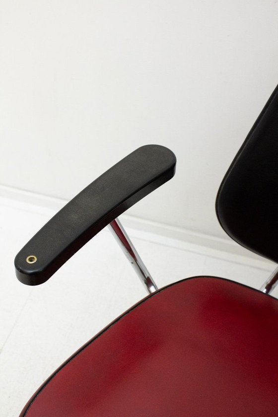 Image 1 of Vintage metalen stoel met zwart rode skai leren bekleding 