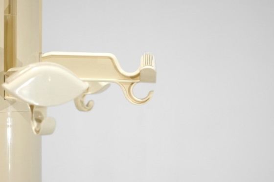 Space Age Coat rack in cream plastic, Anonima Castelli, Creme (photo 6 of 15)