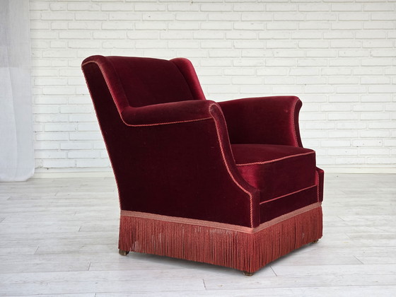 Image 1 of Fauteuil danois des années 1960, velours d'ameublement rouge cerise, bois de frêne, original