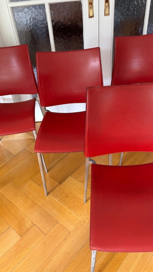 Rote Stühle aus feinem Leder:  Desalto "Sand" Designer: Pocci & Dondoli
