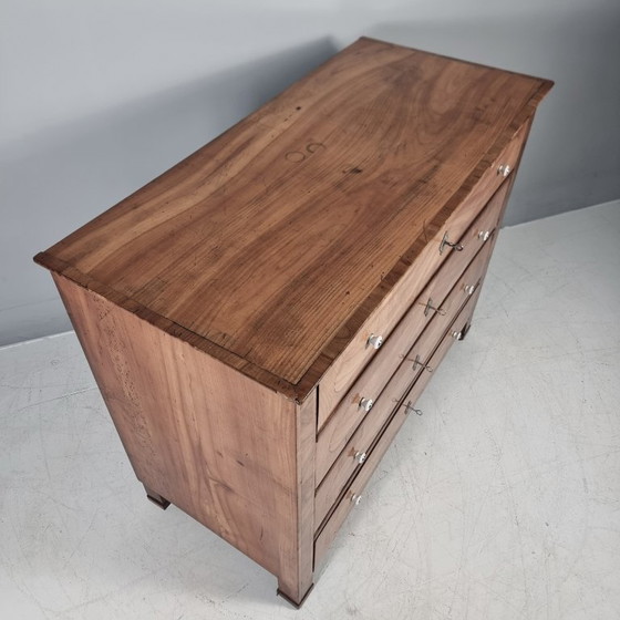 Hölzerne Biedermeier Kommode mit vier Schubladen, Kommoden, Holz, Keramik, Braun, Klassiek (Foto 6 von 10)
