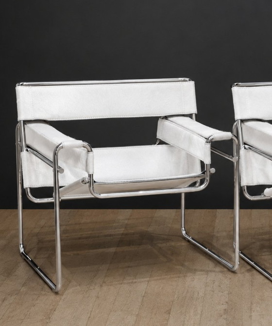 Image 1 of KNOLL Studio Set van 2 WASSILY B3 fauteuils (NIEUW) in wit bont