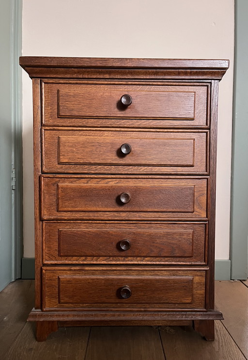 Solid wood chest of drawers – vintage – timeless design