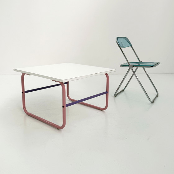 Image 1 of Table basse tubulaire violette et rose, années 1980