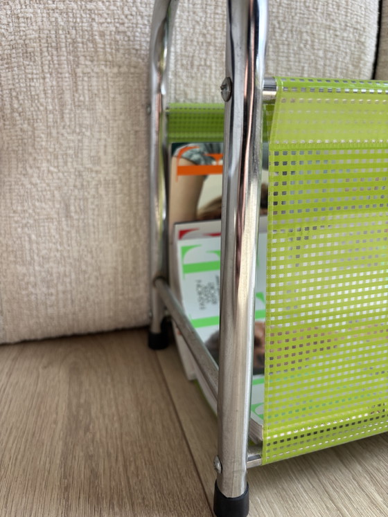 Retro Zeitungsständer Limettengrün/Silber – Metal, Plastic (photo 5 of 5)