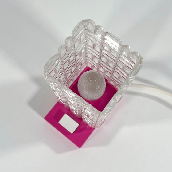 Image 1 of Klein roze tafellampje van plastic, jaren 80