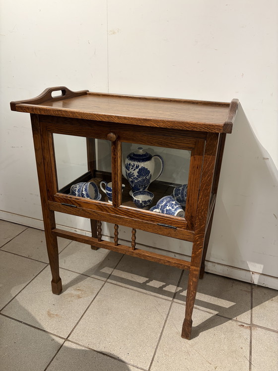 Image 1 of Teeschrank aus Eiche mit herausnehmbarem Tablett, Maße: 63 cm breit, 44 cm tief und 80 cm hoch