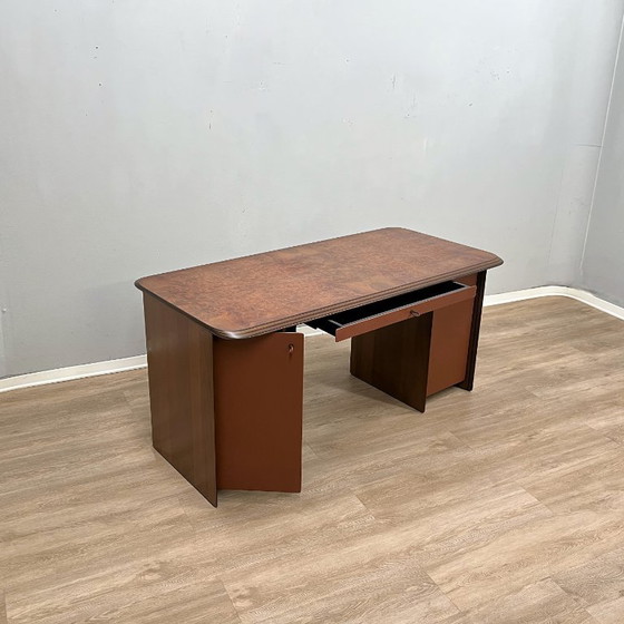 Escritorio ejecutivo "Artona" de madera de nogal con vetas de Afra y Tobia Scarpa para Maxalto, 1975. – Wood (photo 13 of 15)