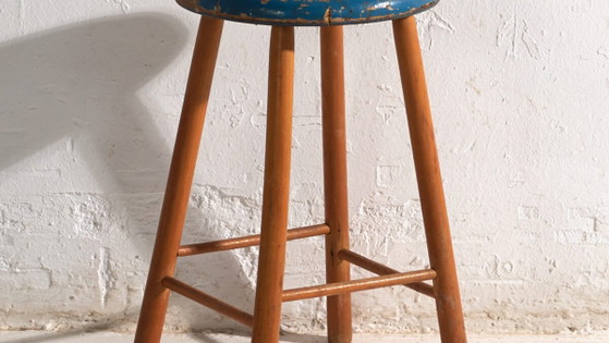 Antique wooden stool with round seat – Central Europe, circa 1950 – Rustic (photo 3 of 34)