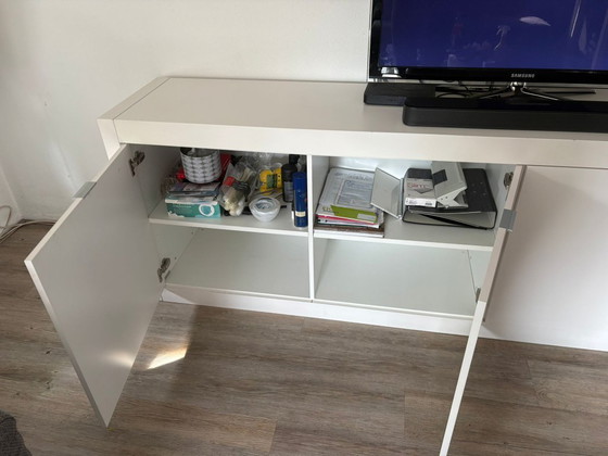 Image 1 of Buffet Pastoe S128, laque blanc neige, bandes/poignées en aluminium