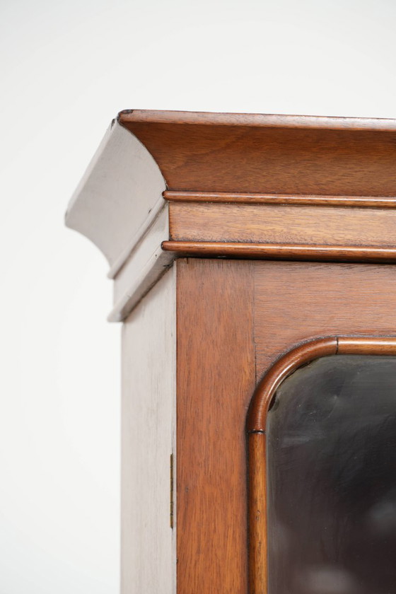 Elegante librería/vitrina inglesa antigua del siglo XIX, con llave en funcionamiento. – Wood (photo 7 of 11)