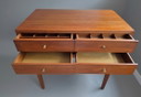Meuble console à coudre, en bois de teck, réalisé sur mesure, pièce unique