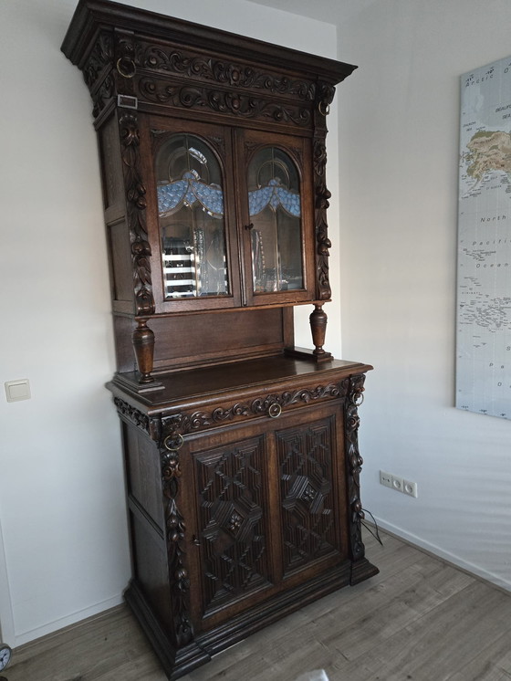 Image 1 of Originele 18de eeuwse Henri Deux kast met glas in lood 