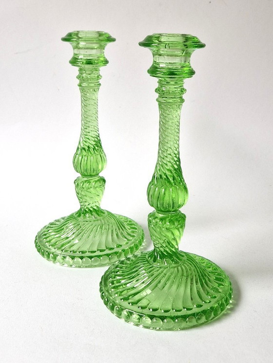 Image 1 of 2 kandelaars van uraniumglas - 30s