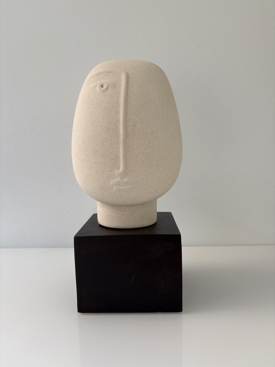 Image 1 of Statue of an abstract face in rough ceramic