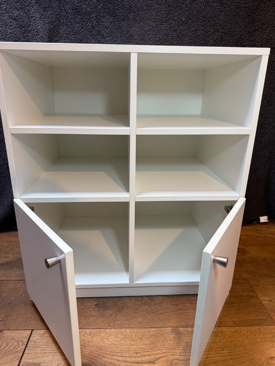 Image 1 of Vitrine robuste fabriquée à la main