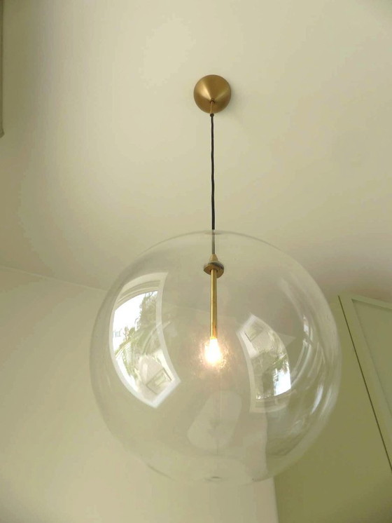 Image 1 of Lampada a sospensione in vetro "Glass Globe 350 Natural Brass" design Schwung