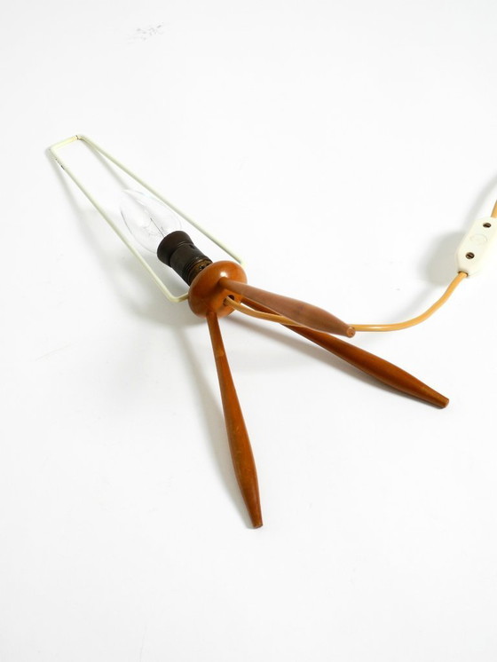 Image 1 of Sehr seltene, wunderschöne Mid-Century-Modern-Tischleuchte „Tripod Cocoon“.