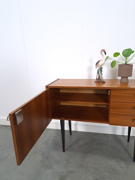 Image 1 of Mid-Century teak kastje op hoge zwarte poten met lades