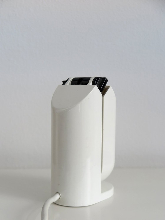 Zwart-witte plastic Tafellampen, Italië, jaren '60, set van 2 – Kunststof (photo 24 of 26)