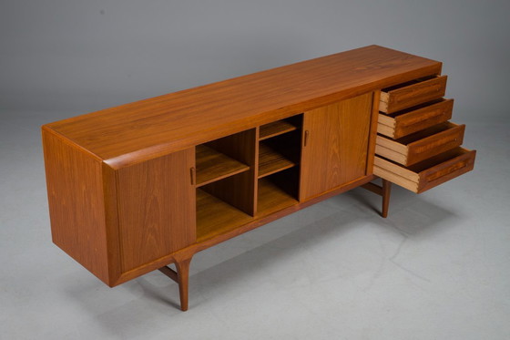 Image 1 of Buffet en teck par Ib Kofod-Larsen pour Faarup Møbelfabrik, 1960s