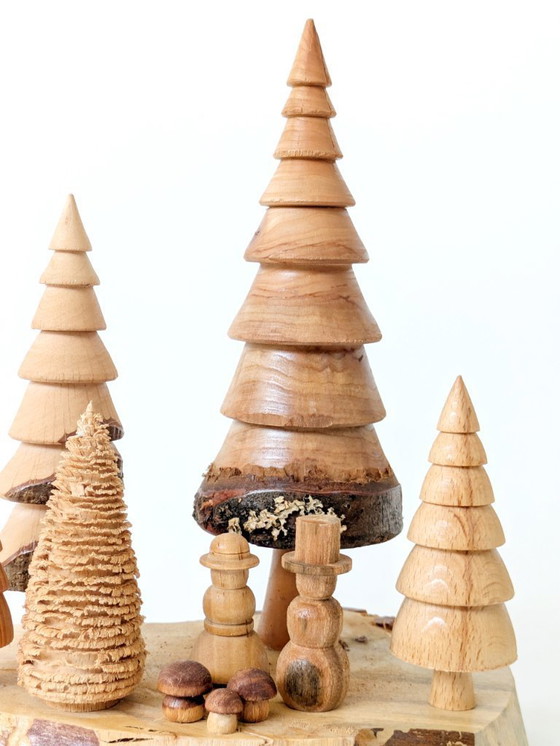 Image 1 of Vintage handgemaakte houten winterscène | Duitse Erzgebirge volkskunst