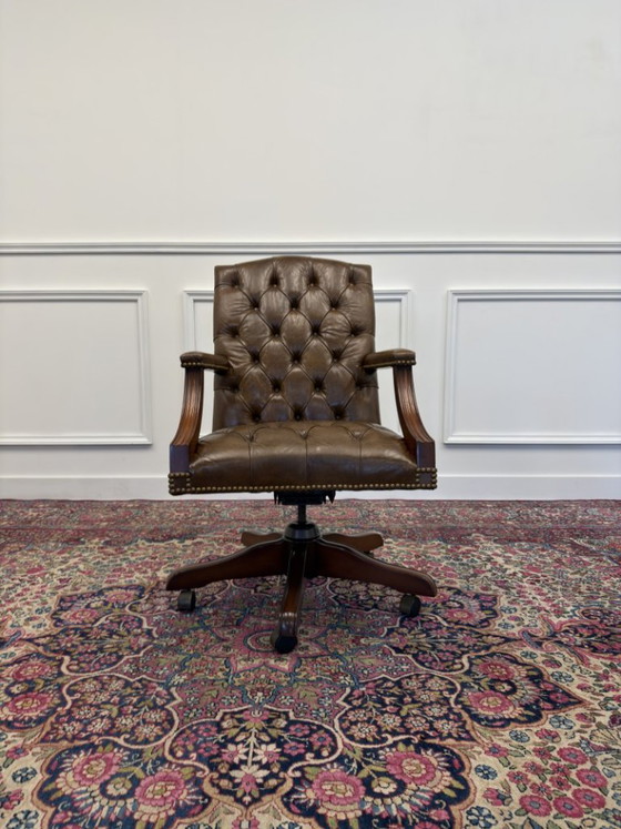 Sedia da ufficio Chesterfield classica inglese marrone – Sedie da ufficio, Leather, Wood (photo 2 of 7)