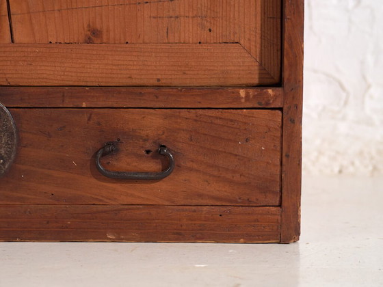 Antique Japanese cedar kodansu with compartments and bottom drawer, Early Taishō-Showa (c. ) #24 (photo 31 of 40)
