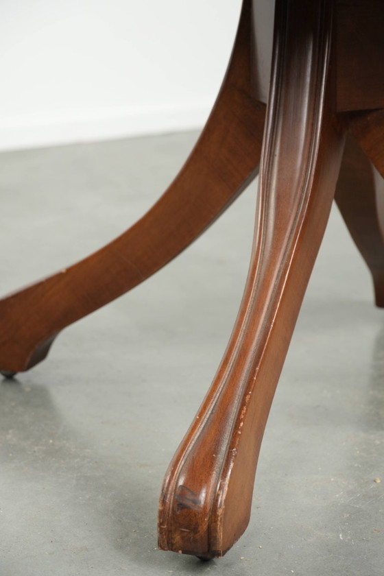 Image 1 of Rundleren draaibare Engelse stijl chesterfield bureaustoel in een mooie bruine kleur