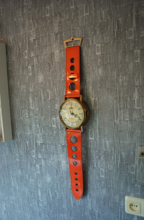 Image 1 of Orologio da parete retrò di metà secolo, formato XXL arancione, stile Pop Art anni '70, prodotto da Arctos.