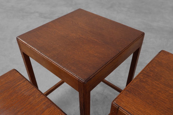 Image 1 of Juego de 3 mesas apilables de madera de roble en estilo Art Decó, Francia ca. 1925