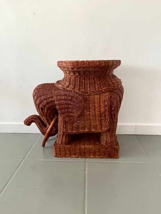 Image 1 of Tavolino vintage a forma di elefante degli anni '70.