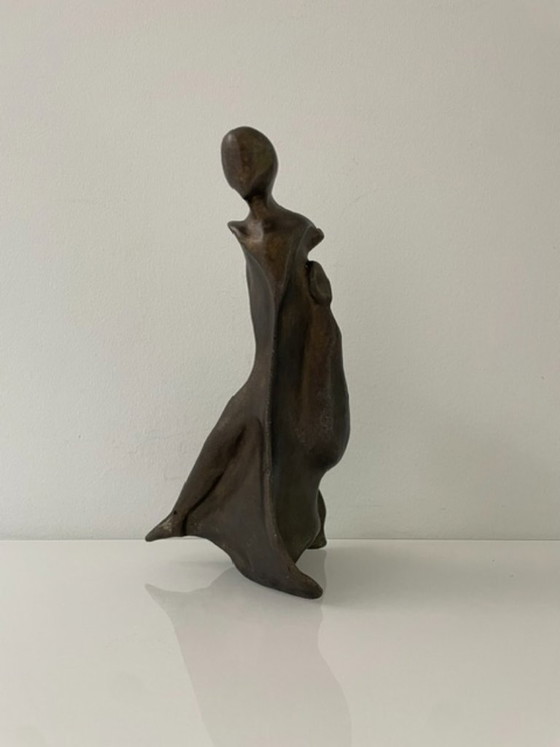 Image 1 of Expressieve sculptuur figuur in de wind - futuristisch