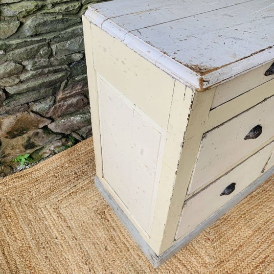 Image 1 of Dressoir / Ambachtelijk meubilair