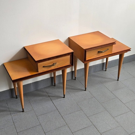 Image 1 of PAIR OF ASYMMETRICAL VINTAGE BEDSIDE TABLES FROM THE 1960s IN VARNISHED BEECH & BRASS