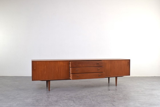 Image 1 of Dänisches Teak-Sideboard aus der Mitte des 20. Jahrhunderts, 1960er Jahre.