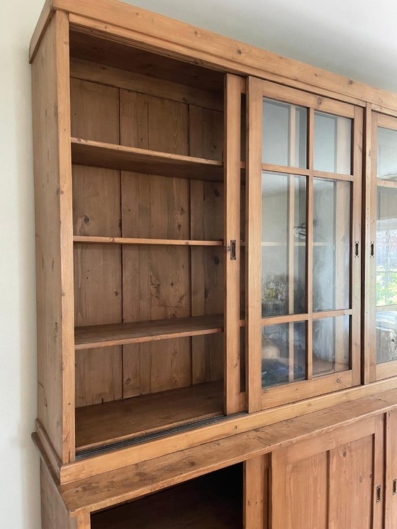 Image 1 of Armoire ancienne avec verre soufflé