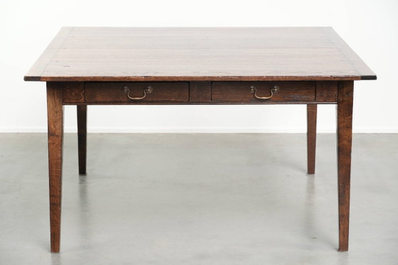 Image 1 of Oude vierkante eikenhouten eettafel uit midden 20e eeuw met 2 lades en prachtige kleuren