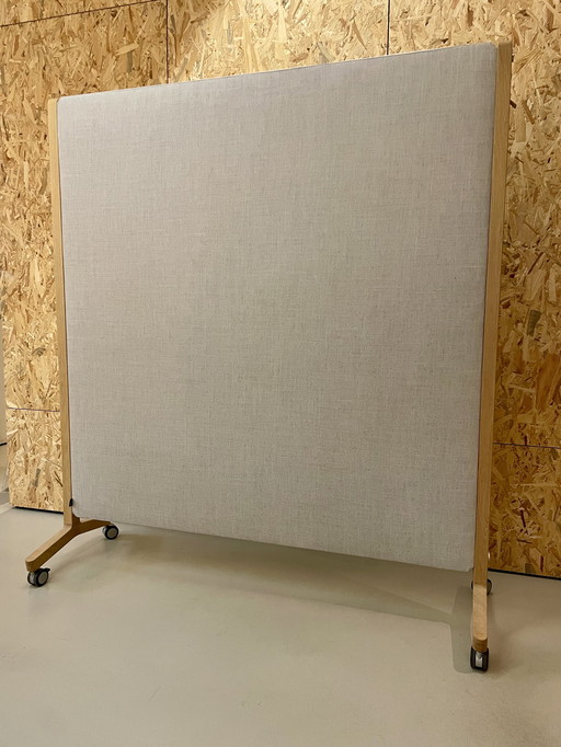 Acoustic partition wall / divider with whiteboard (Cascando Round 20)