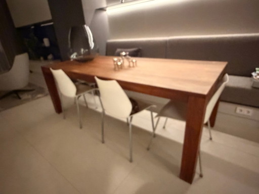 Notenhout eettafel blokpoten