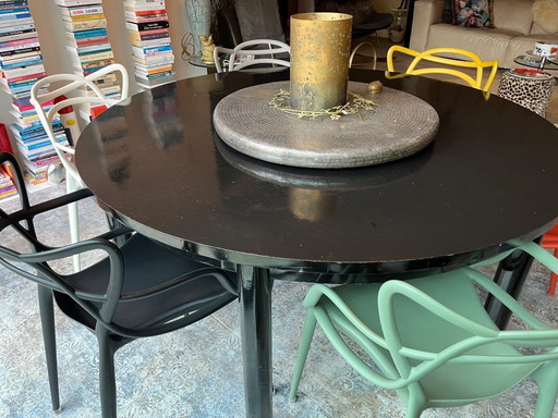 6 Kartell dining chairs and table