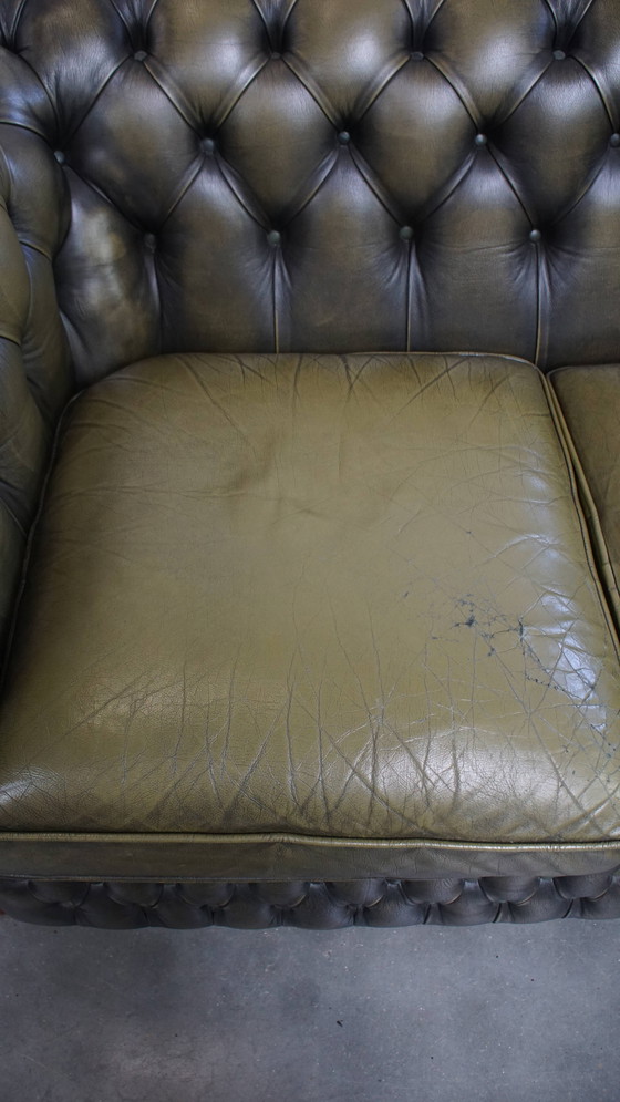 Image 1 of Grünes Vintage English Leder Chesterfield 2-Sitzer Sofa