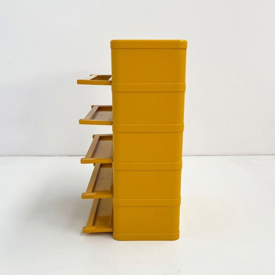 Image 1 of Cómoda amarilla de 5 cajones, modelo 4964, diseñada por Olaf Von Bohr para Kartell en la década de 1970.