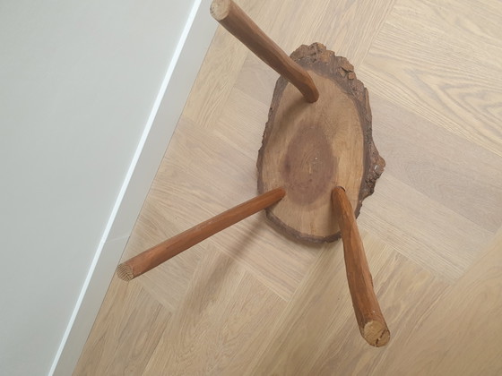 Image 1 of Vintage Brutalistische Boomstam Bijzettafel / Drie-poot Kruk – Jaren 60/70 - Frankrijk 