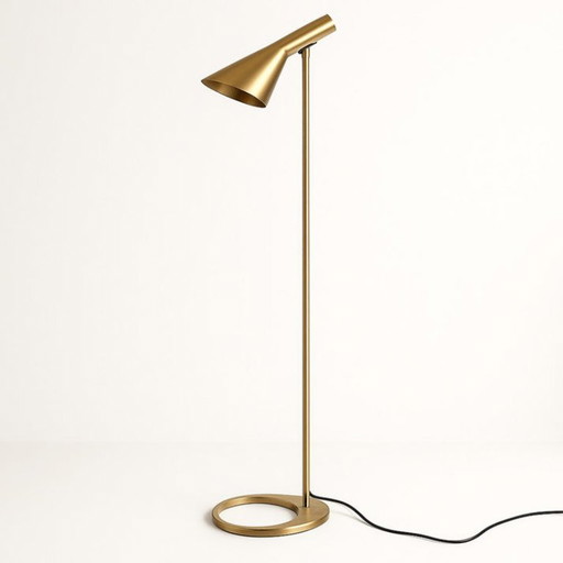Nieuwe AJ vloerlamp in doos | Goudkleurig messing en aluminium | Reproductie 158 cm – Louis Poulsen, vloerlampen