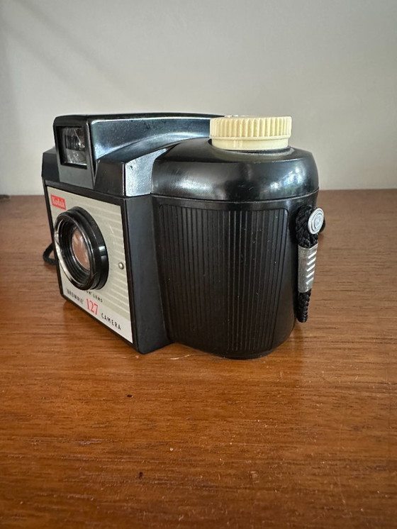 Image 1 of Dos Kodak Brownies originales: auténticos íconos del diseño de los años 50 en excelentes condiciones.