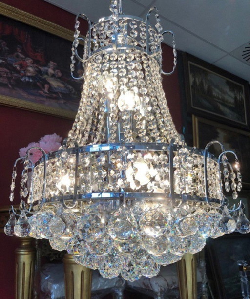 Très beau lustre en cristal / lustre de poche argenté avec des sphères swarovski. Etat : en très bon état, cristal
